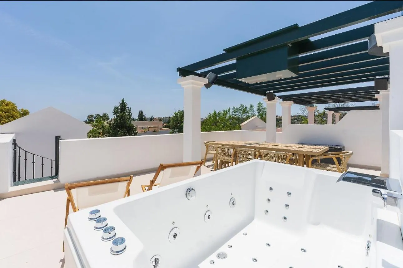 Triplex En Aloha Gardens, 4 Habitaciones Marbella 0*,